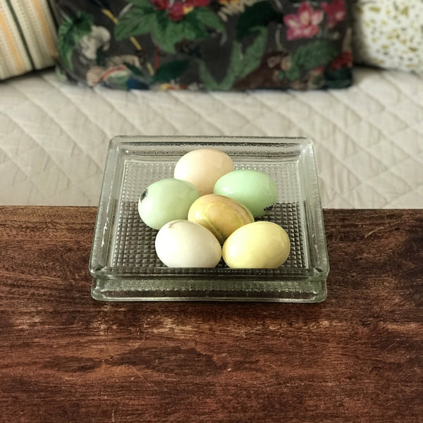 Ensemble de 6 œufs en albâtre couleurs pastel par Hello Broc brocante en ligne