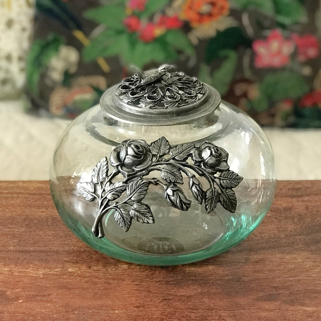 Grosse bonbonne décorative pour pot-pourri rehaussée motifs en étain - Hello Broc