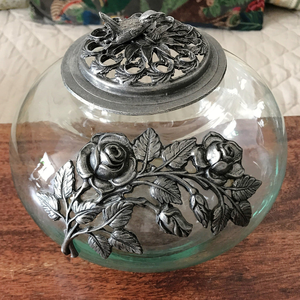 Grosse bonbonne décorative pour pot-pourri rehaussée motifs en étain - Hello Broc
