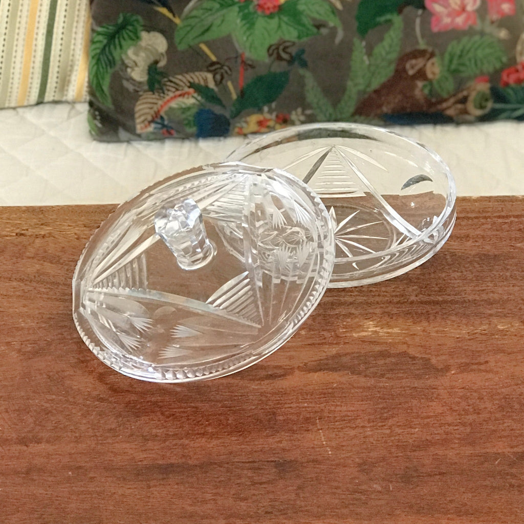 Grande bonbonnière ronde en cristal gravé années 40 par Hello Broc brocante en ligne