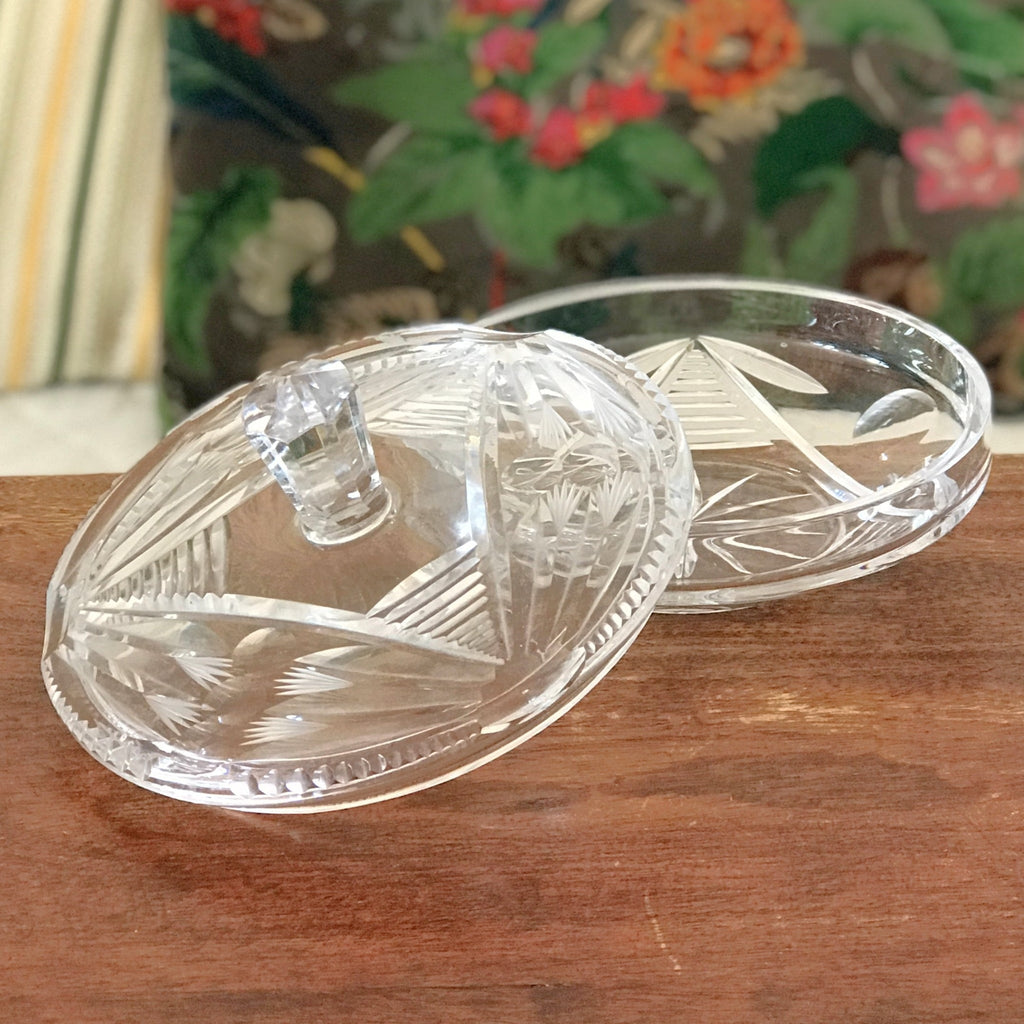 Grande bonbonnière ronde en cristal taillé années 40 par Hello Broc brocante en ligne