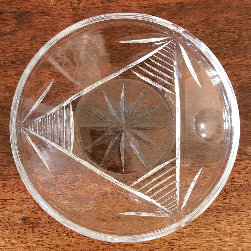 Grande bonbonnière ronde en cristal gravé années 40 par Hello Broc brocante en ligne