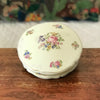 Grande boîte ronde et plate / bonbonnière ou boîte à bijoux en porcelaine de Limoges décor roses par Hello Broc brocante en ligne