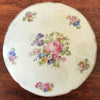Grande boîte ronde et plate / bonbonnière ou boîte à bijoux en porcelaine de Limoges décor roses par Hello Broc brocante en ligne
