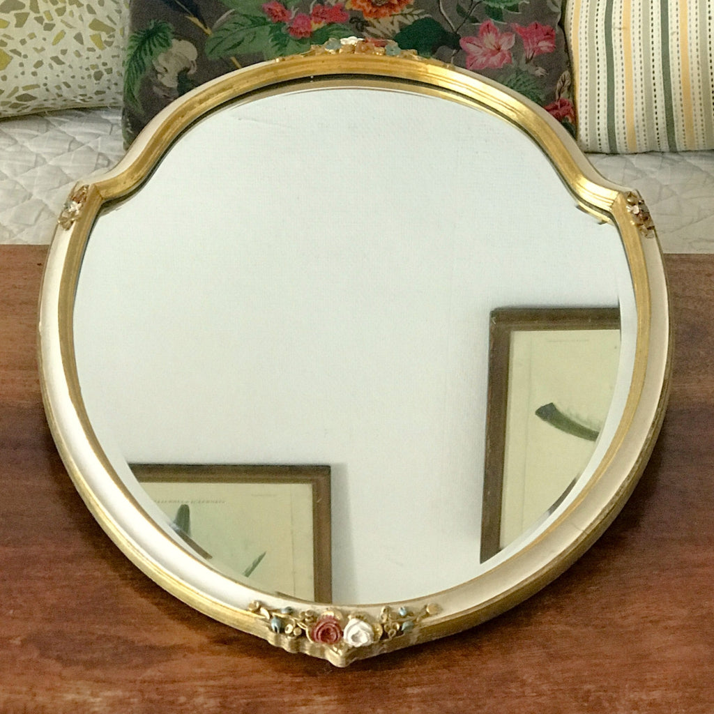 Miroir style Louis XVI vitre biseautée décoré de fleurs sculptées par Hello Broc brocante en ligne