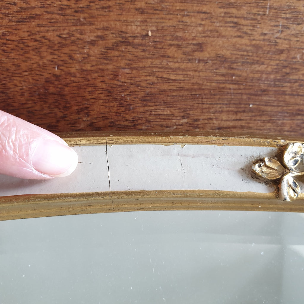 Miroir style Louis XVI vitre biseautée décoré de fleurs sculptées par Hello Broc brocante en ligne