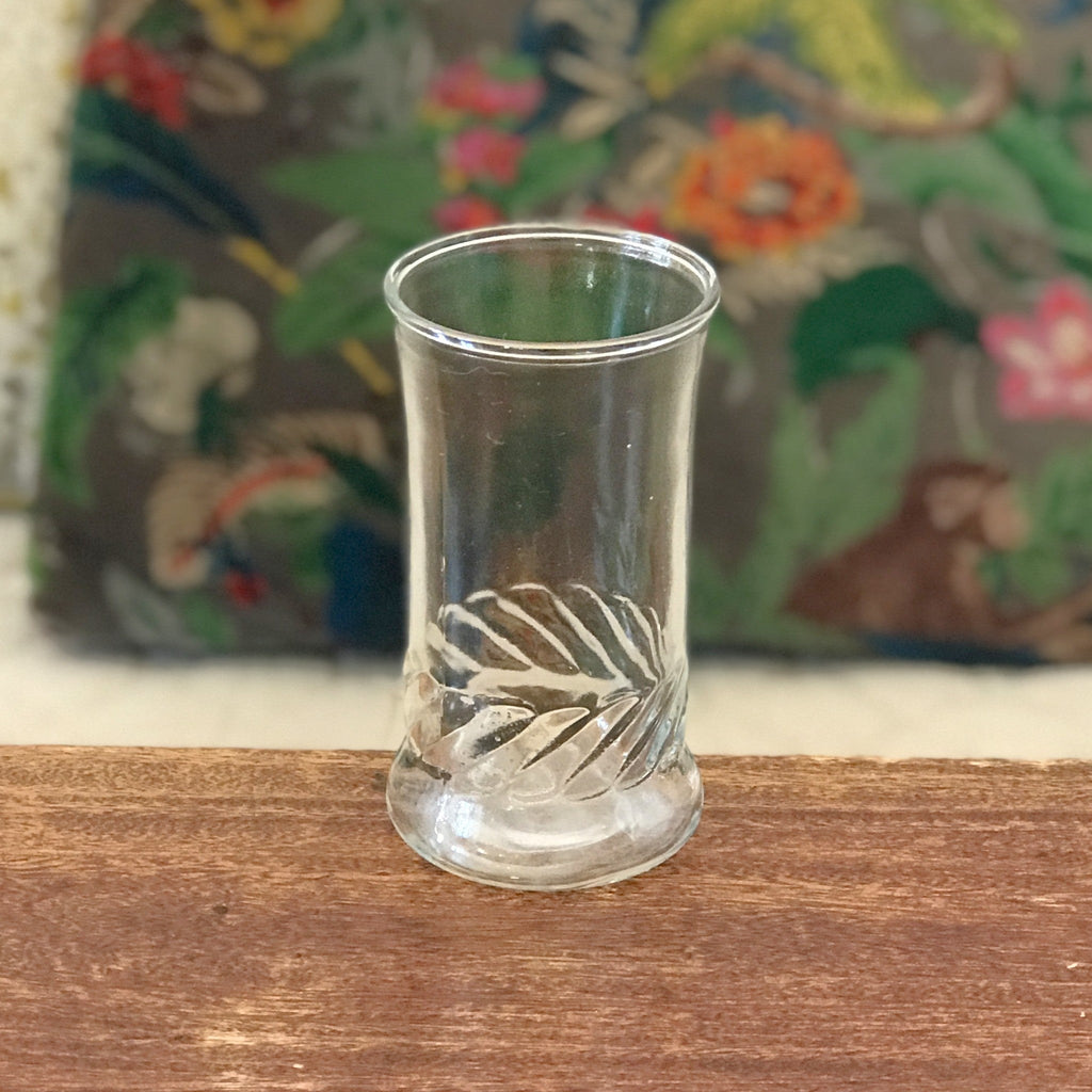 Petit vase rouleau en verre moulé transparent hauteur de 12 cm par Hello Broc brocante en ligne