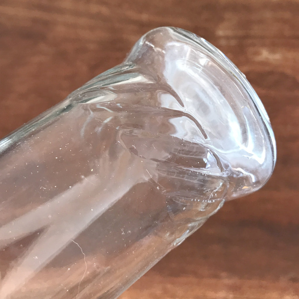 Petit vase rouleau en verre moulé transparent hauteur de 12 cm par Hello Broc brocante en ligne
