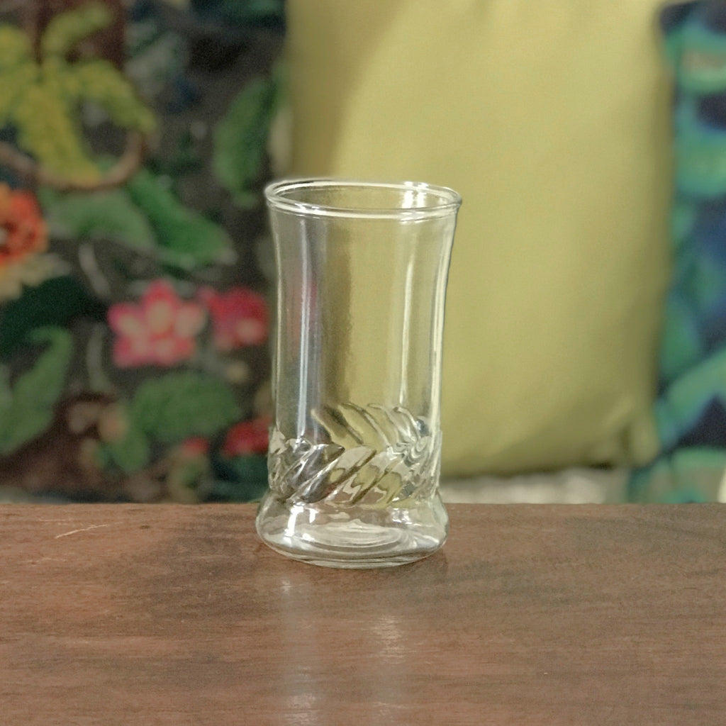 Petit vase rouleau en verre moulé transparent hauteur de 12 cm par Hello Broc brocante en ligne