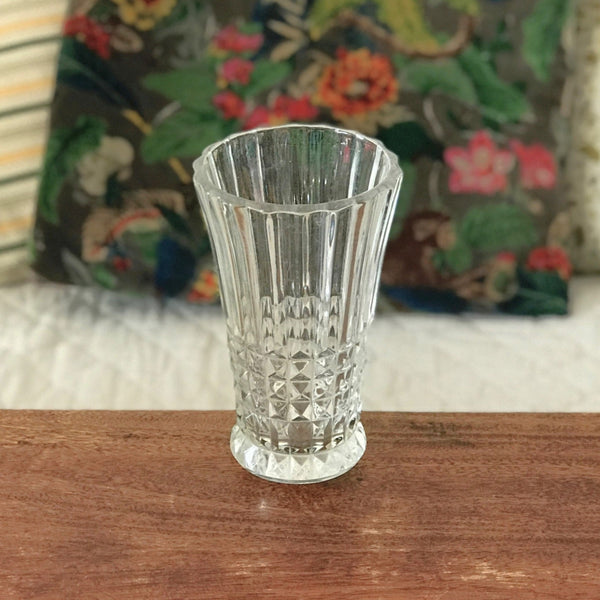 Vase cornet  hauteur de 17 cm en verre moulé pointe de diamant par Hello Broc brocante en ligne