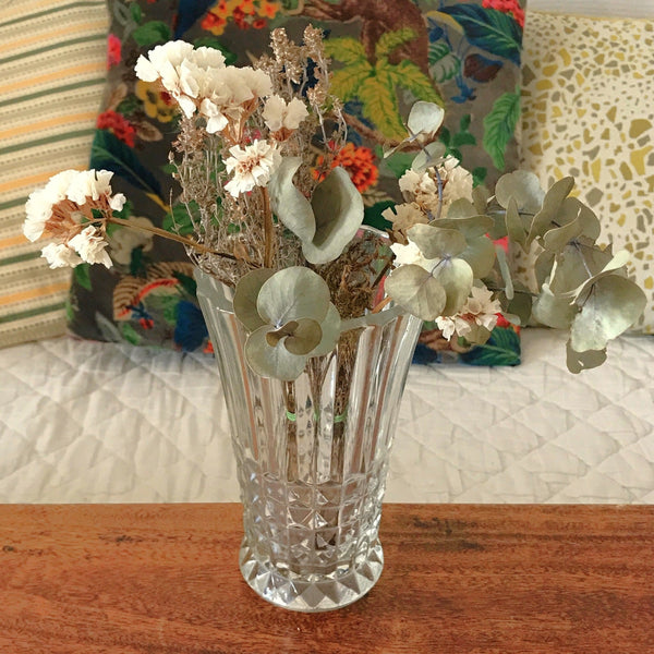 Vase cornet  hauteur de 17 cm en verre moulé pointe de diamant par Hello Broc brocante en ligne