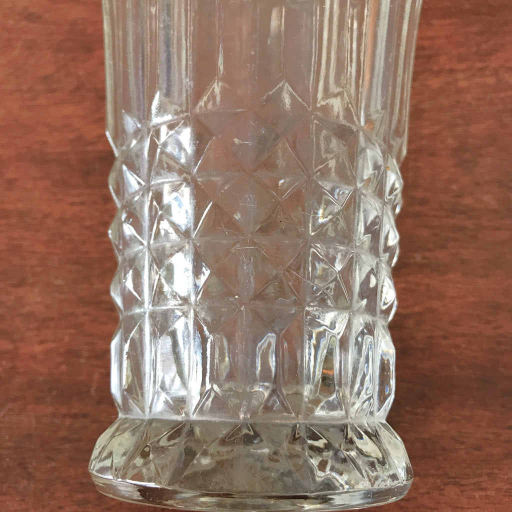 Vase cornet  hauteur de 17 cm en verre moulé pointe de diamant par Hello Broc brocante en ligne