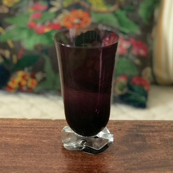 Petit vase en cristal bicolore corps violet et pied transparent hauteur de 14 cm par Hello Broc brocante en ligne