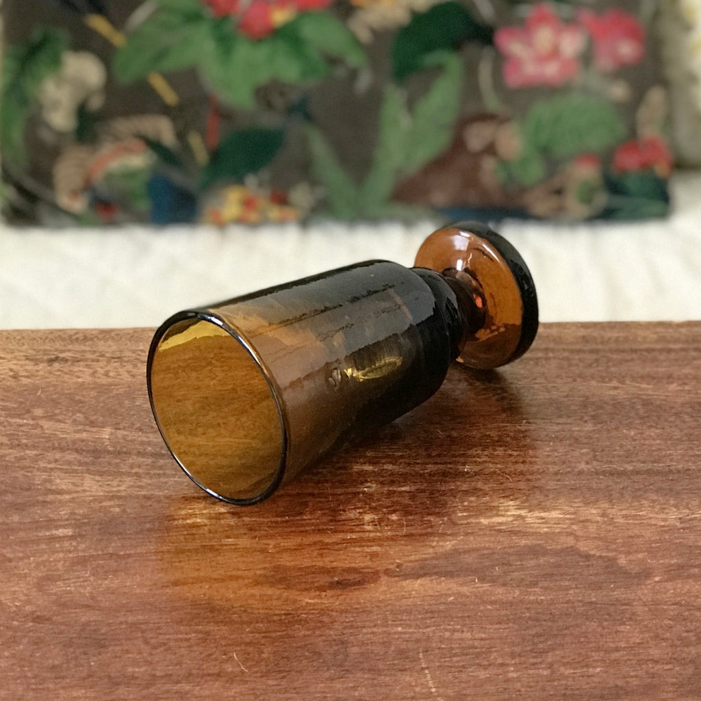 Vase photophore vintage sur pied en verre soufflé ambré hauteur 15 cm par Hello Broc brocante en ligne