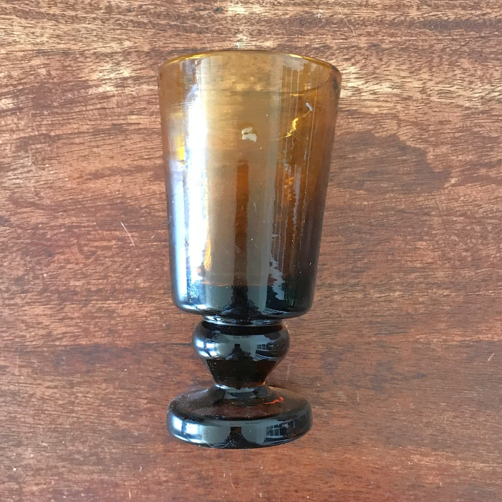 Vase photophore vintage sur pied en verre soufflé ambré hauteur 15 cm par Hello Broc brocante en ligne