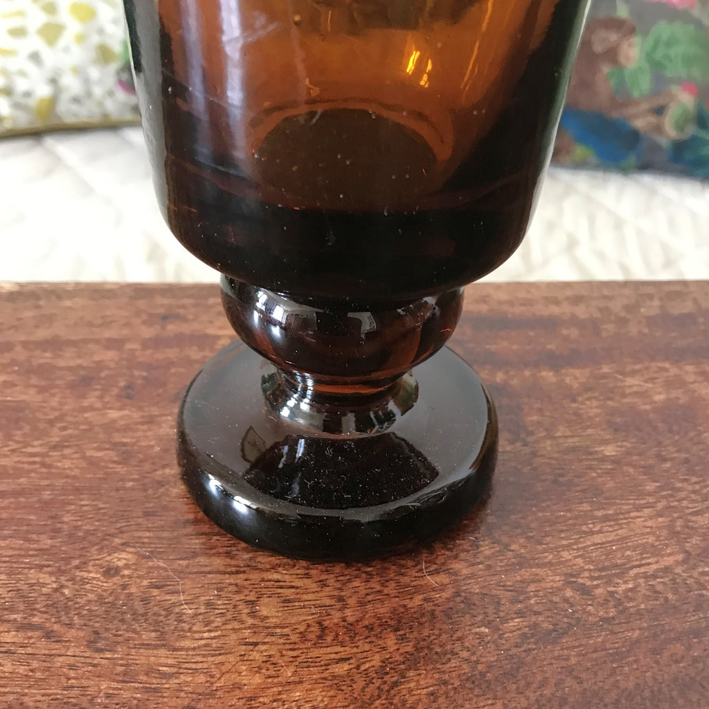 Vase photophore vintage sur pied en verre soufflé ambré hauteur 15 cm par Hello Broc brocante en ligne