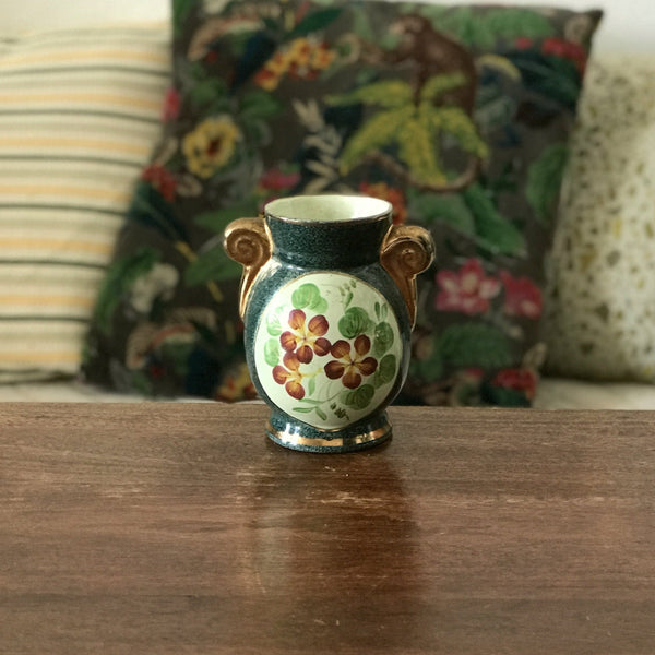 Petit vase en céramique verte avec un bouquet de fleurs en médaillon Enghien France par Hello Broc brocante en ligne