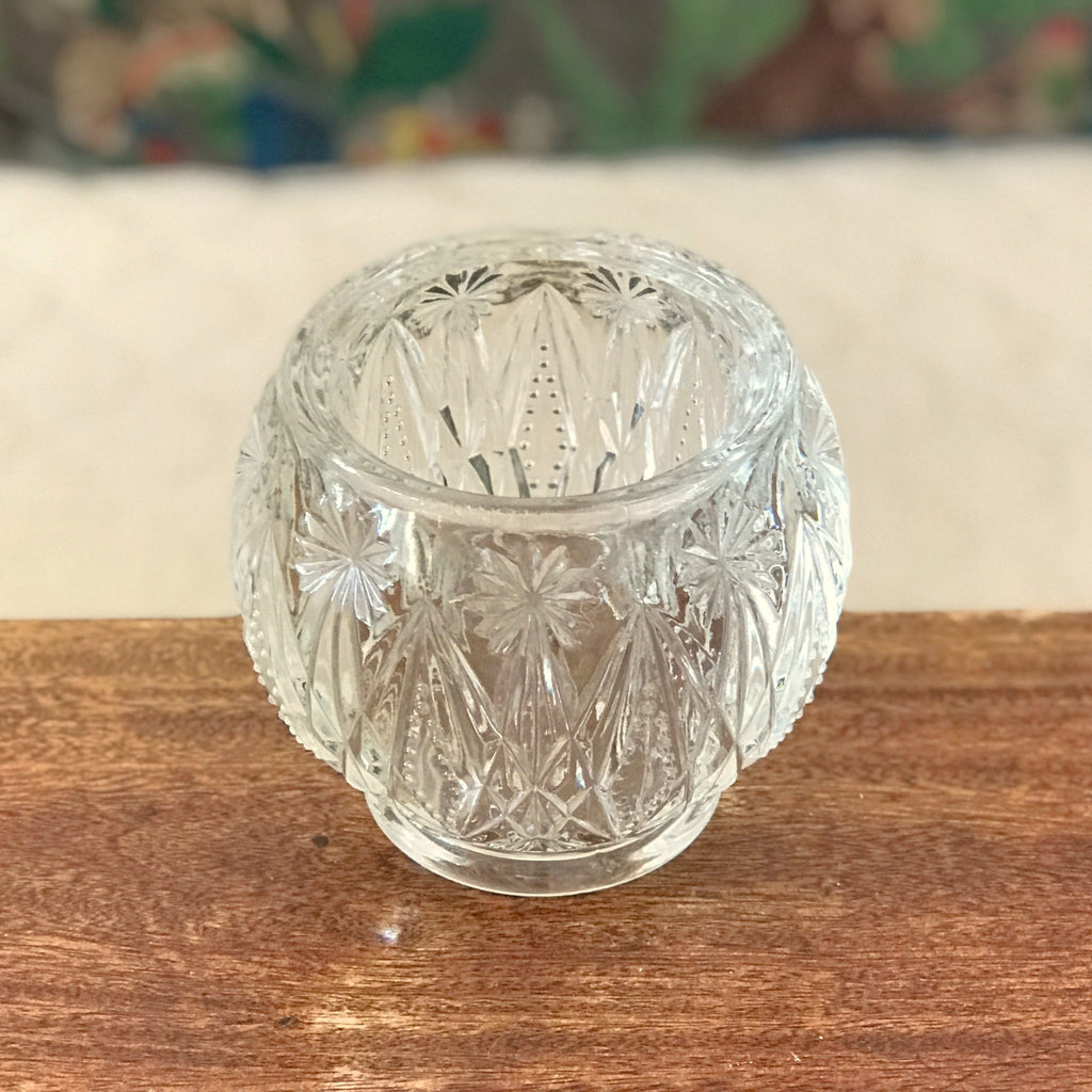 Petit vase boule photophore en cristal moulé Avon hauteur 10,5 cm