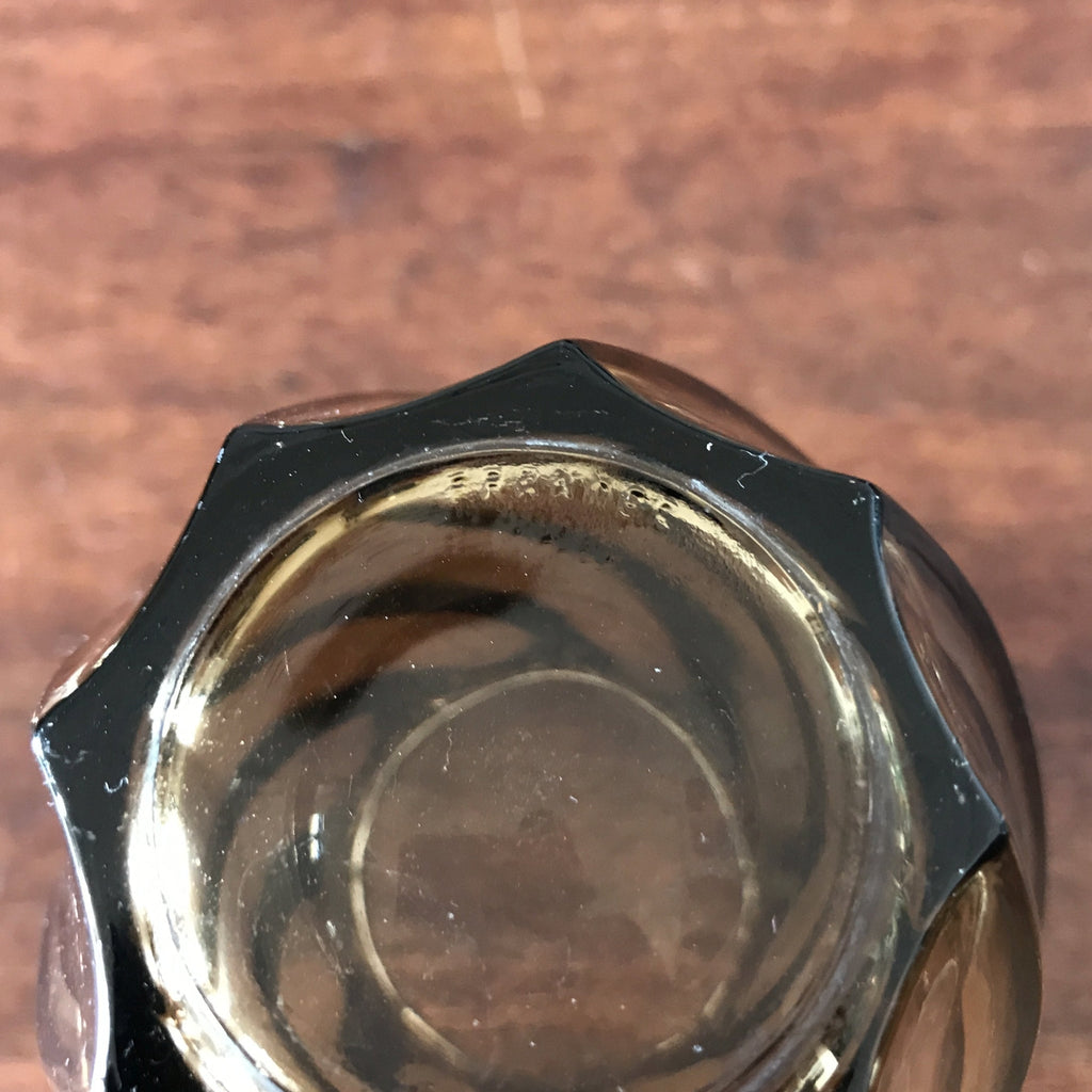 Vase vintage moyen verre fumé torsadé hauteur 13 cm par Hello Broc brocante en ligne