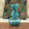 Vase bleu vintage en verre moulé de taille moyenne hauteur 22 cm par Hello Broc brocante en ligne