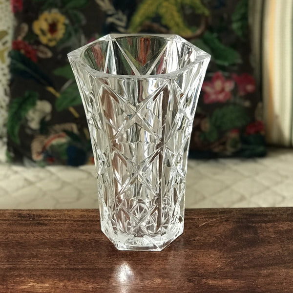Grand vase cristal d'Arques moulé évasé hexagonal par Hello Broc brocante en ligne hauteur 21 cm