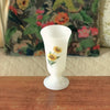 Vase en opaline blanche décor imprimé Tournesols hauteur 17 cm par Hello Broc brocante en ligne