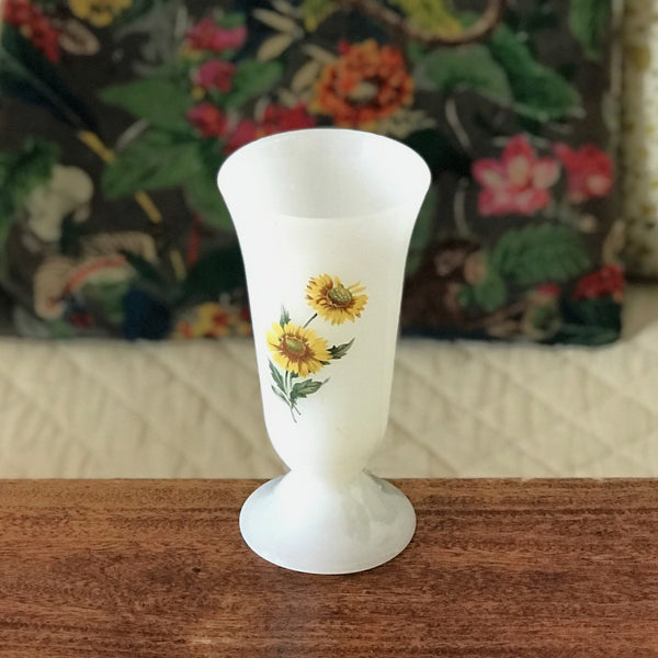 Vase en opaline blanche décor imprimé Tournesols par Hello Broc brocante en ligne