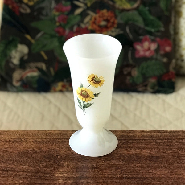 Vase en opaline blanche décor imprimé Tournesols par Hello Broc brocante en ligne