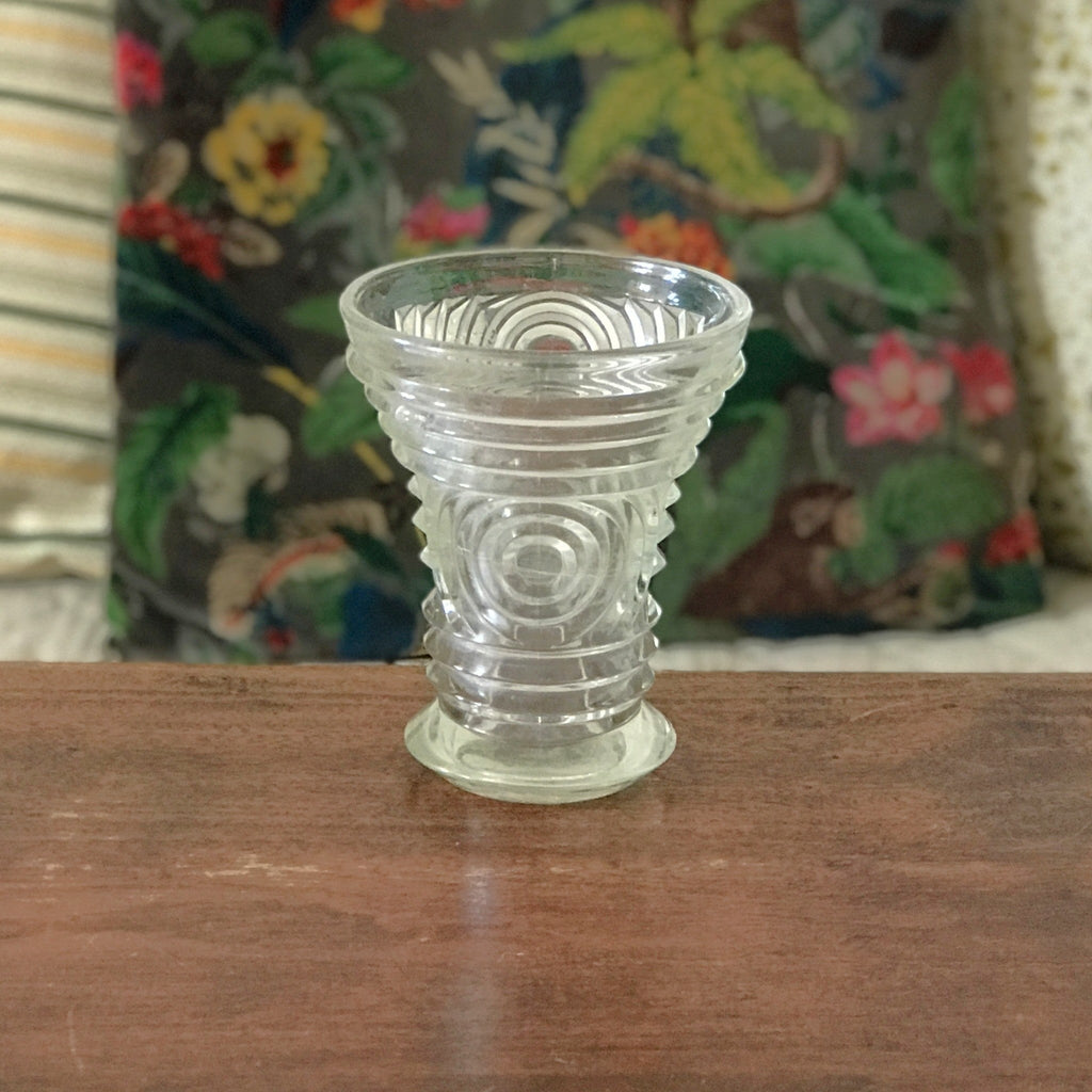 Petit vase évasé en cristal moulé hauteur de 14 cm par Hello Broc brocante en ligne