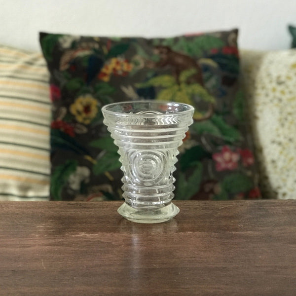 Petit vase évasé en cristal moulé hauteur de 14 cm par Hello Broc brocante en ligne