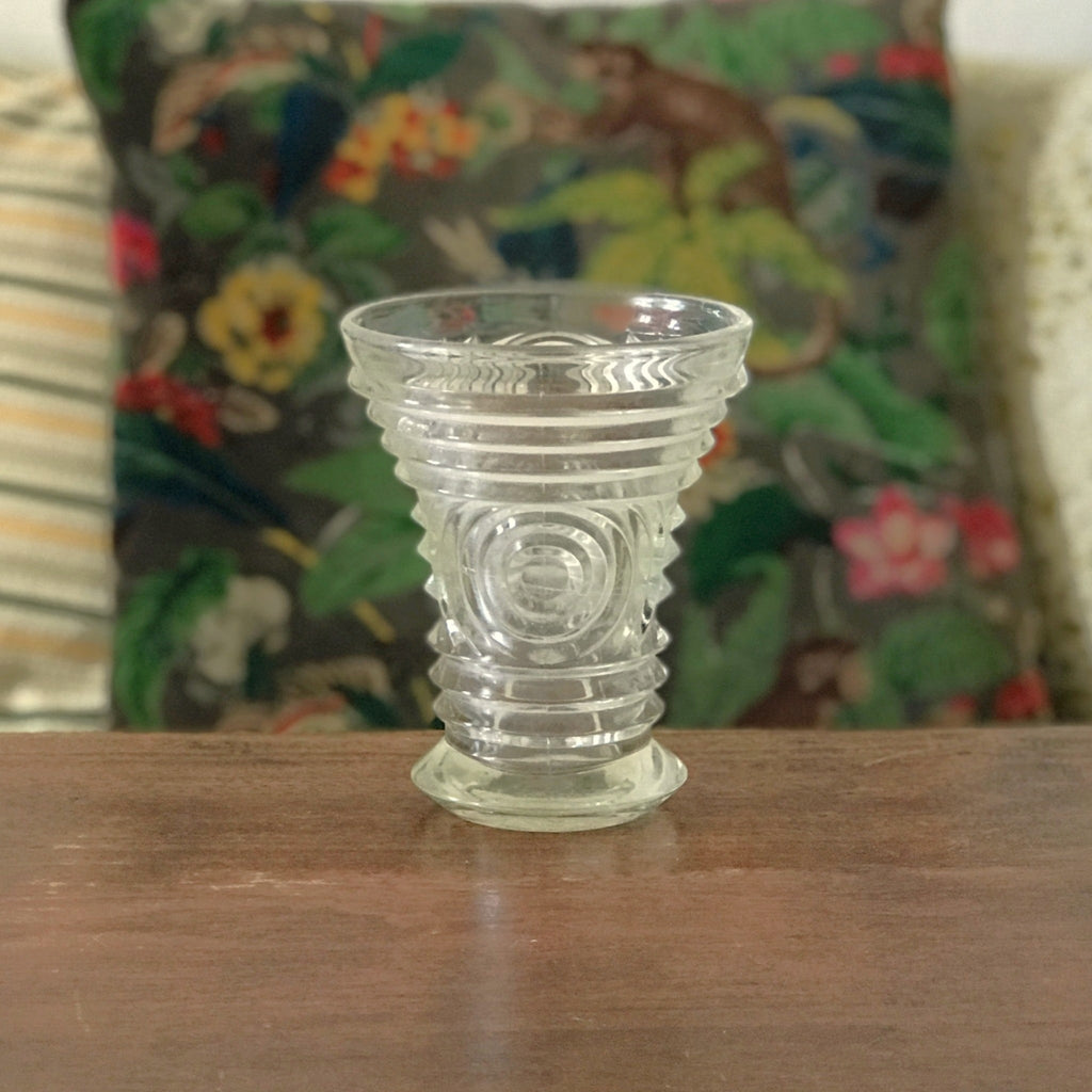 Petit vase évasé en cristal moulé hauteur de 14 cm par Hello Broc brocante en ligne