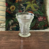Petit vase évasé en cristal moulé hauteur de 14 cm par Hello Broc brocante en ligne