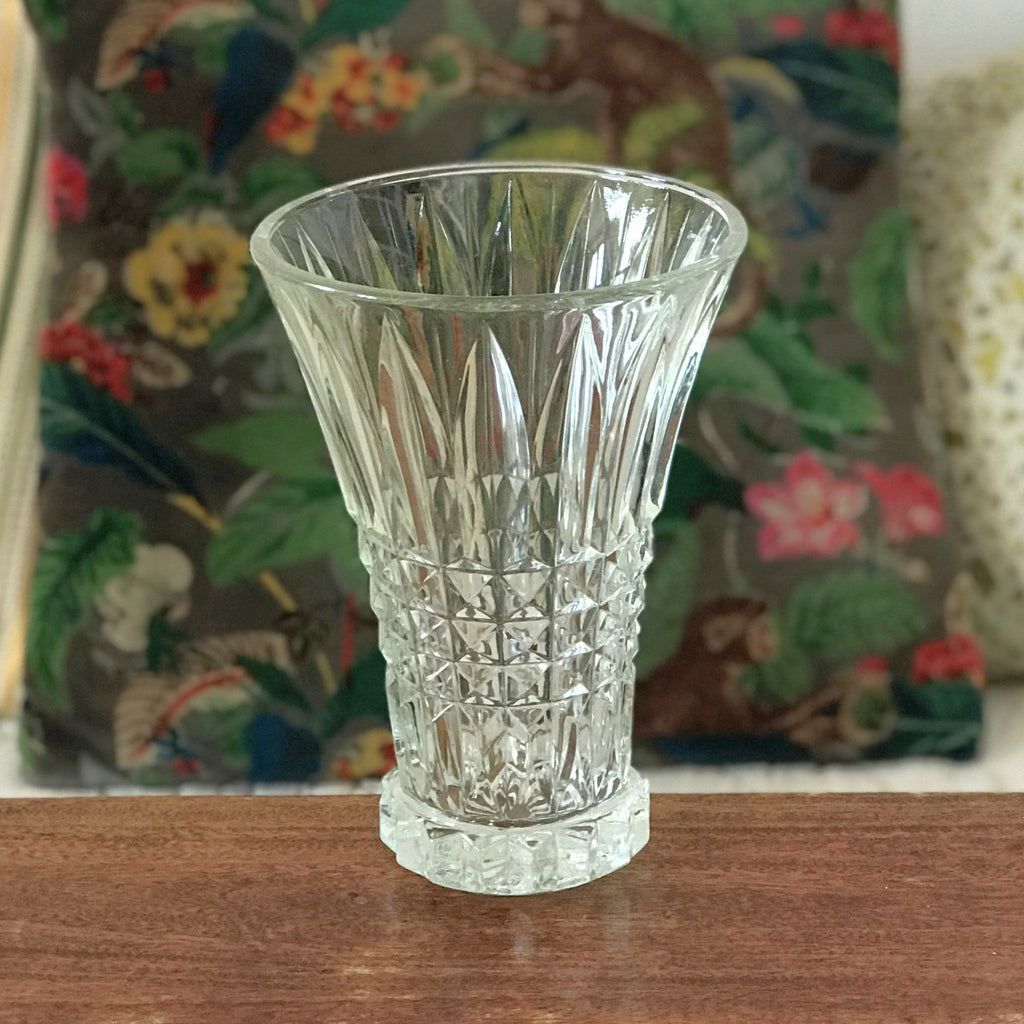 Vase cornet en verre moulé de taille moyenne pointe de diamant hauteur de 20 cm par Hello Broc brocante en ligne