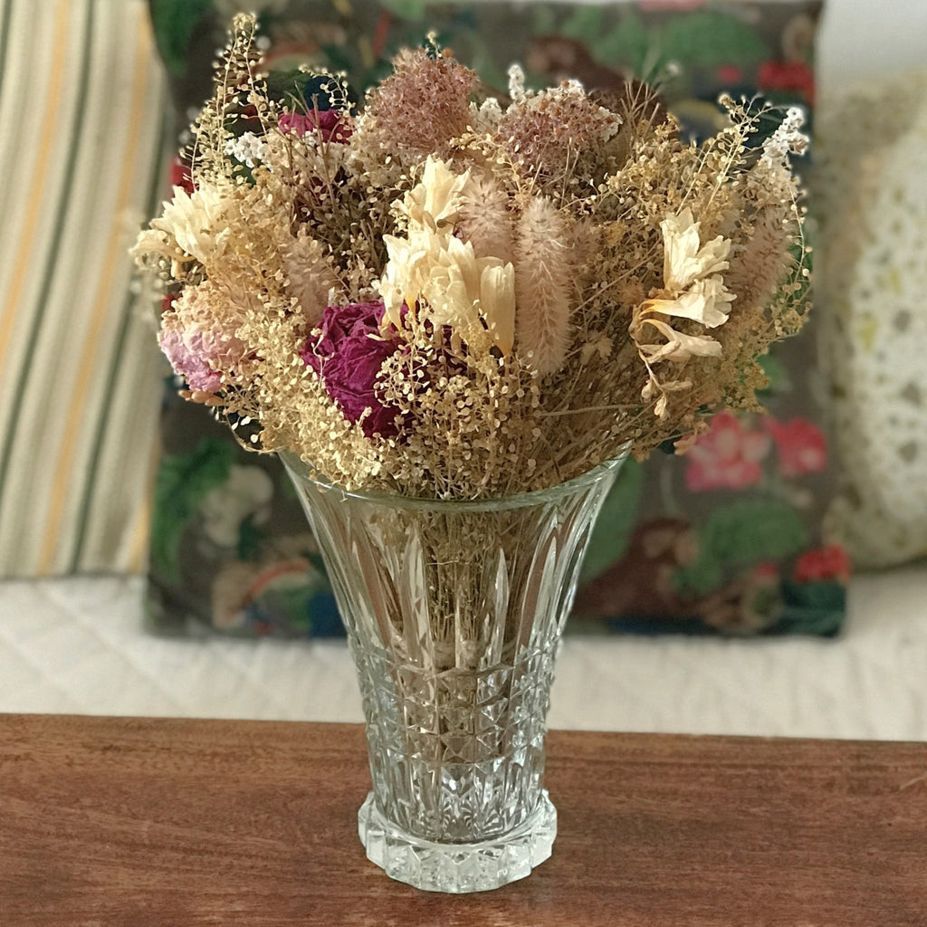 Vase cornet en verre moulé de taille moyenne pointe de diamant hauteur de 20 cm par Hello Broc brocante en ligne