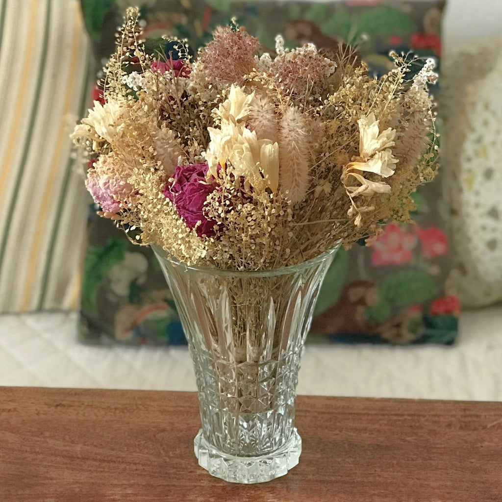 Vase cornet en verre moulé de taille moyenne pointe de diamant hauteur de 20 cm par Hello Broc brocante en ligne