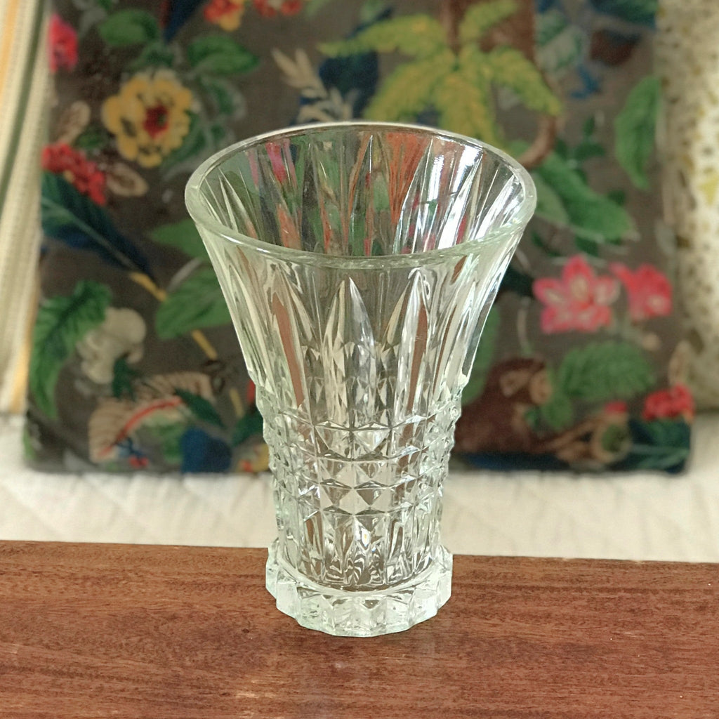 Vase cornet en verre moulé de taille moyenne pointe de diamant hauteur de 20 cm par Hello Broc brocante en ligne