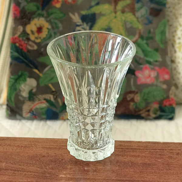 Vase cornet en verre moulé de taille moyenne pointe de diamant hauteur de 20 cm par Hello Broc brocante en ligne