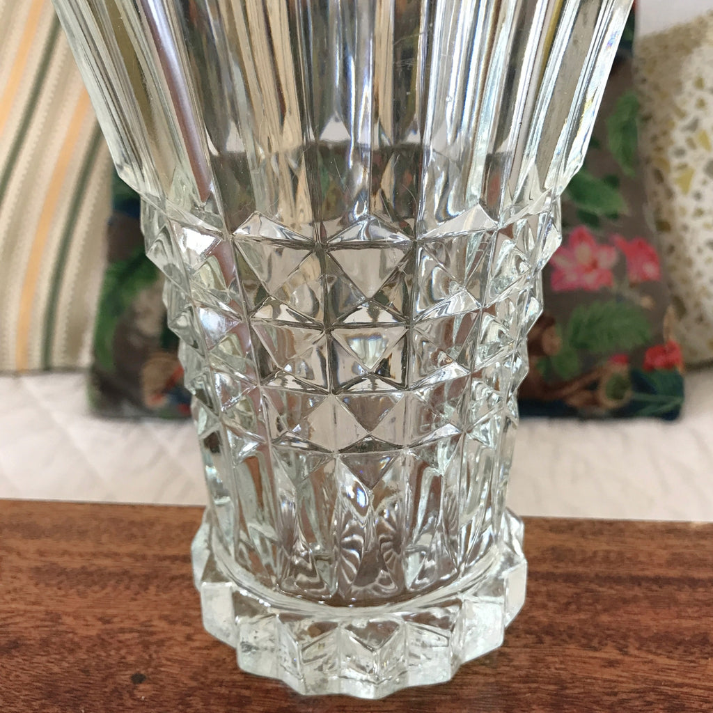 Vase cornet en verre moulé de taille moyenne pointe de diamant hauteur de 20 cm par Hello Broc brocante en ligne
