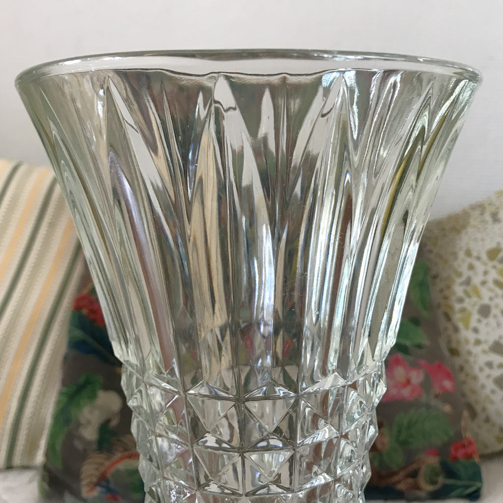Vase cornet en verre moulé de taille moyenne pointe de diamant hauteur de 20 cm par Hello Broc brocante en ligne