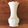 Vase vintage en faïence fine blanche Bareuther Bavaria Germany hauteur 22 cm par Hello Broc brocante en ligne