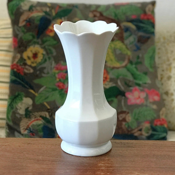 Vase vintage en faïence fine blanche Bareuther Bavaria Germany hauteur 22 cm par Hello Broc brocante en ligne