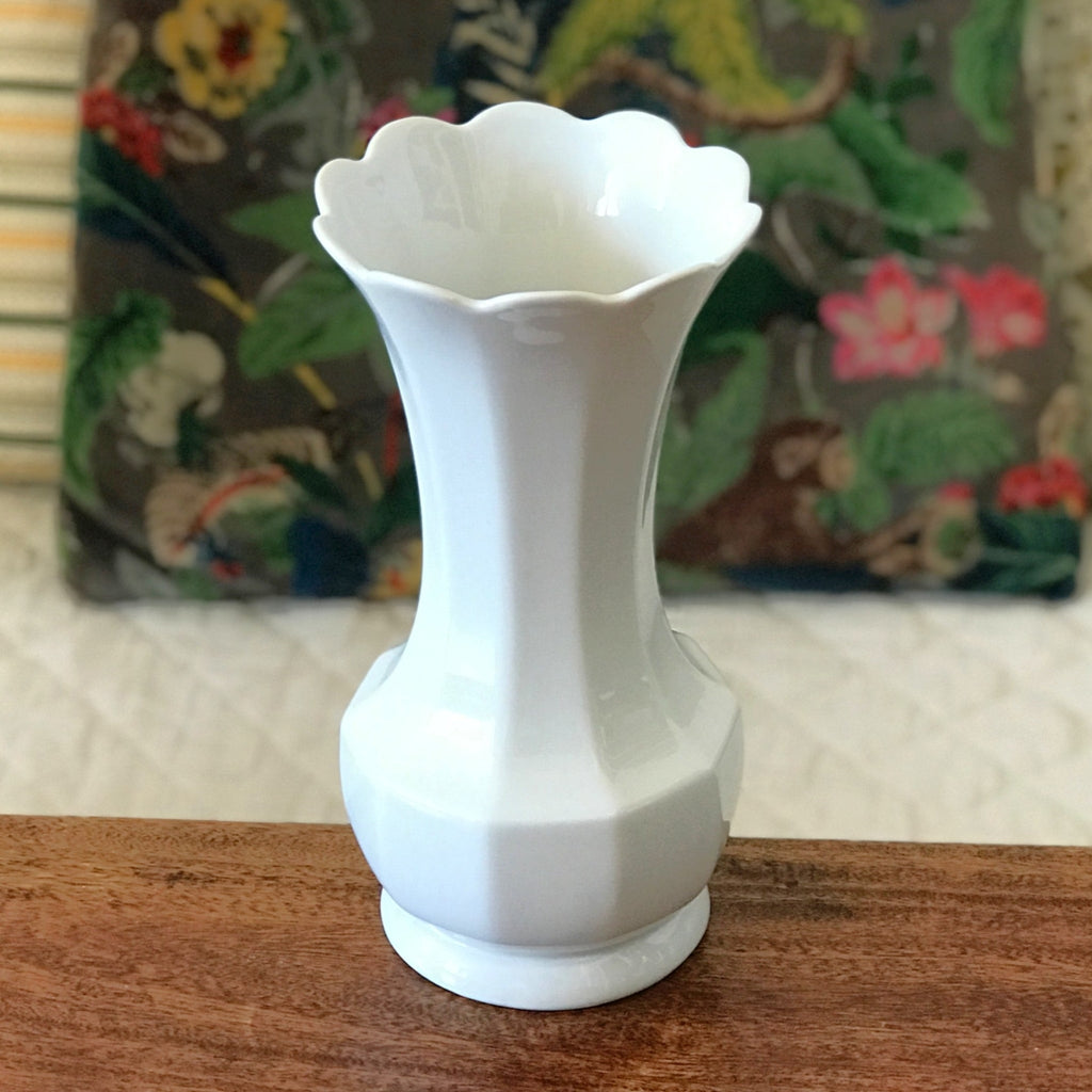 Vase vintage en faïence fine blanche Bareuther Bavaria Germany hauteur 22 cm par Hello Broc brocante en ligne