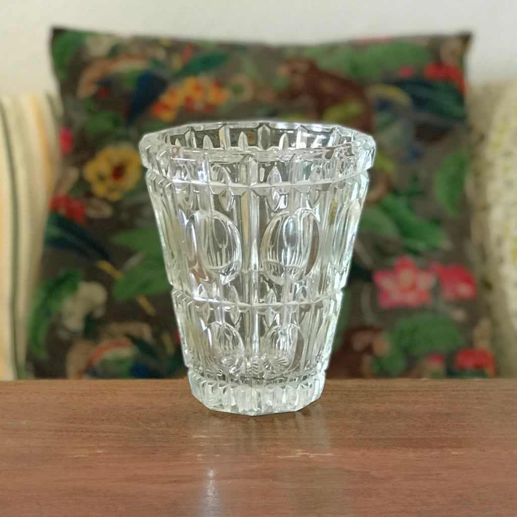 Vase vintage de forme évasée et octogonale en cristal moulé par Hello Broc brocante en ligne
