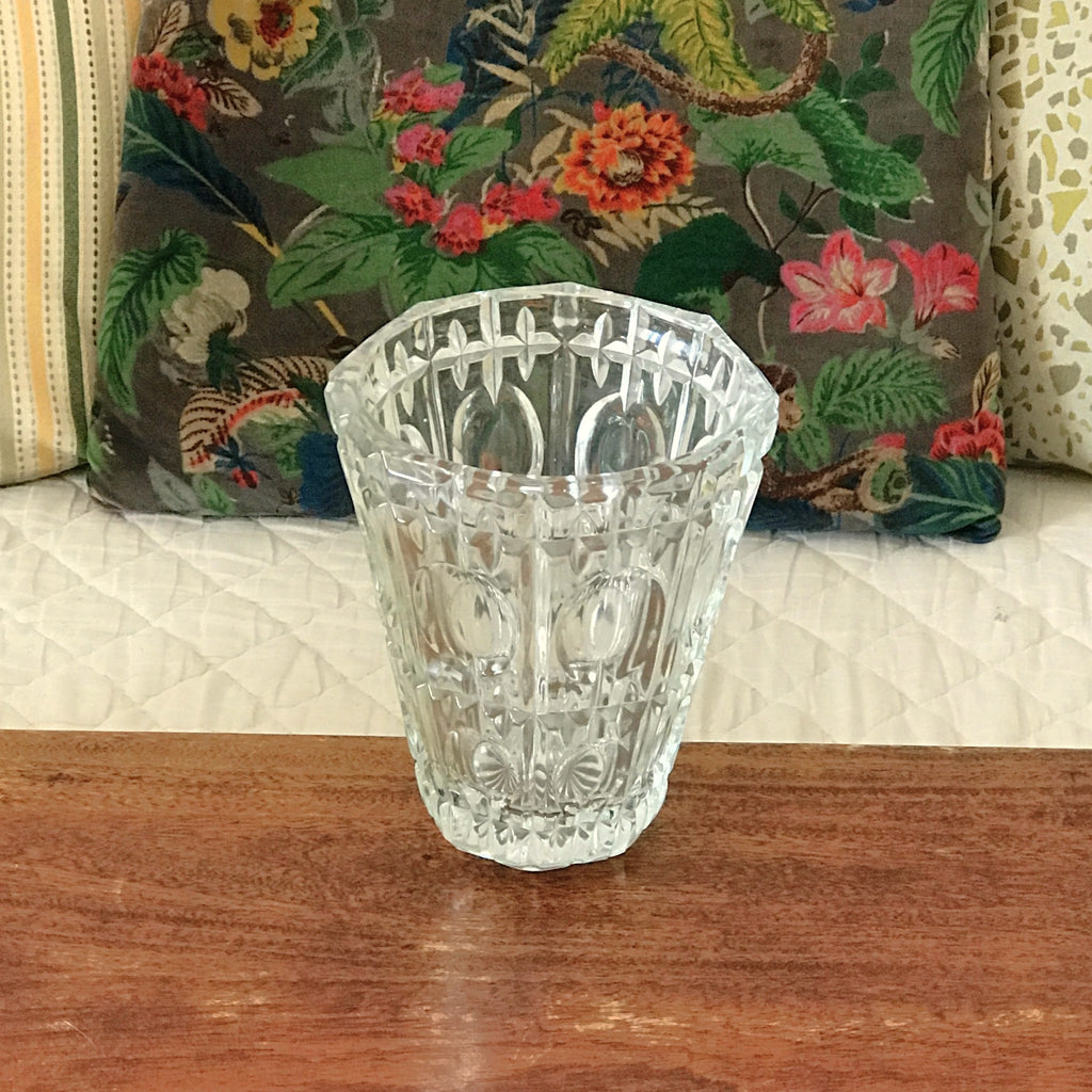 Vase vintage de forme évasée et octogonale en cristal moulé par Hello Broc brocante en ligne