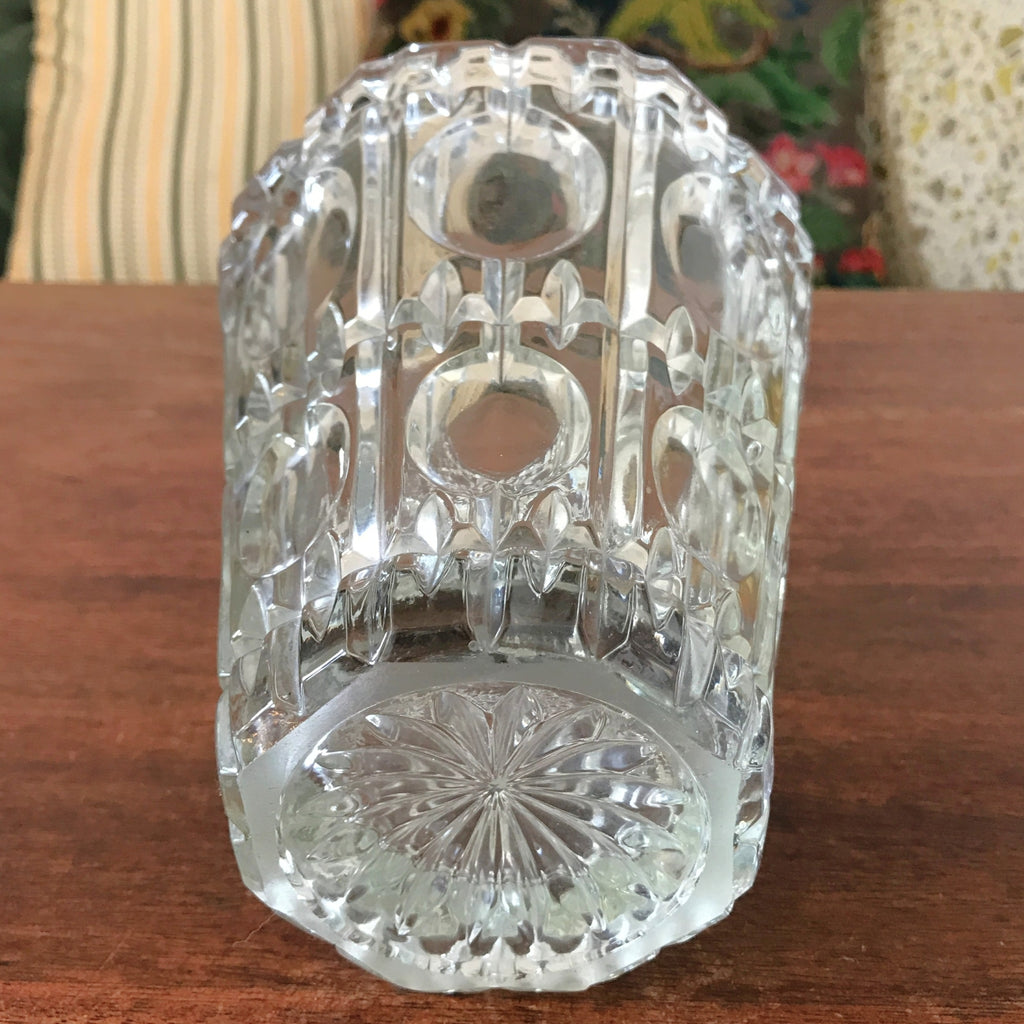 Vase vintage de forme évasée et octogonale en cristal moulé par Hello Broc brocante en ligne