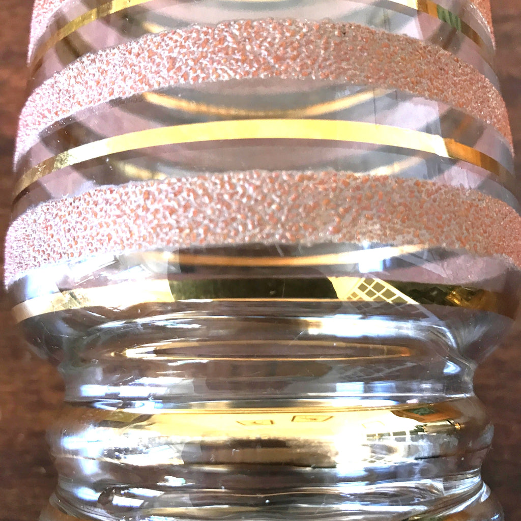 Vase de taille moyenne en verre moulé années 50 rayures dorées et verre brouillé par Hello Broc brocante en ligne