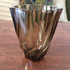 Vase vintage moyen verre fumé torsadé hauteur 13 cm par Hello Broc brocante en ligne