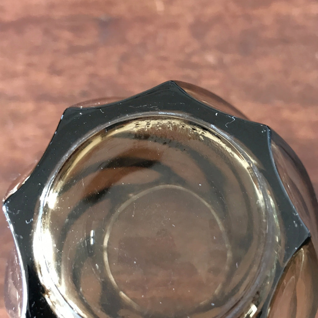 Vase vintage moyen verre fumé torsadé hauteur 13 cm par Hello Broc brocante en ligne
