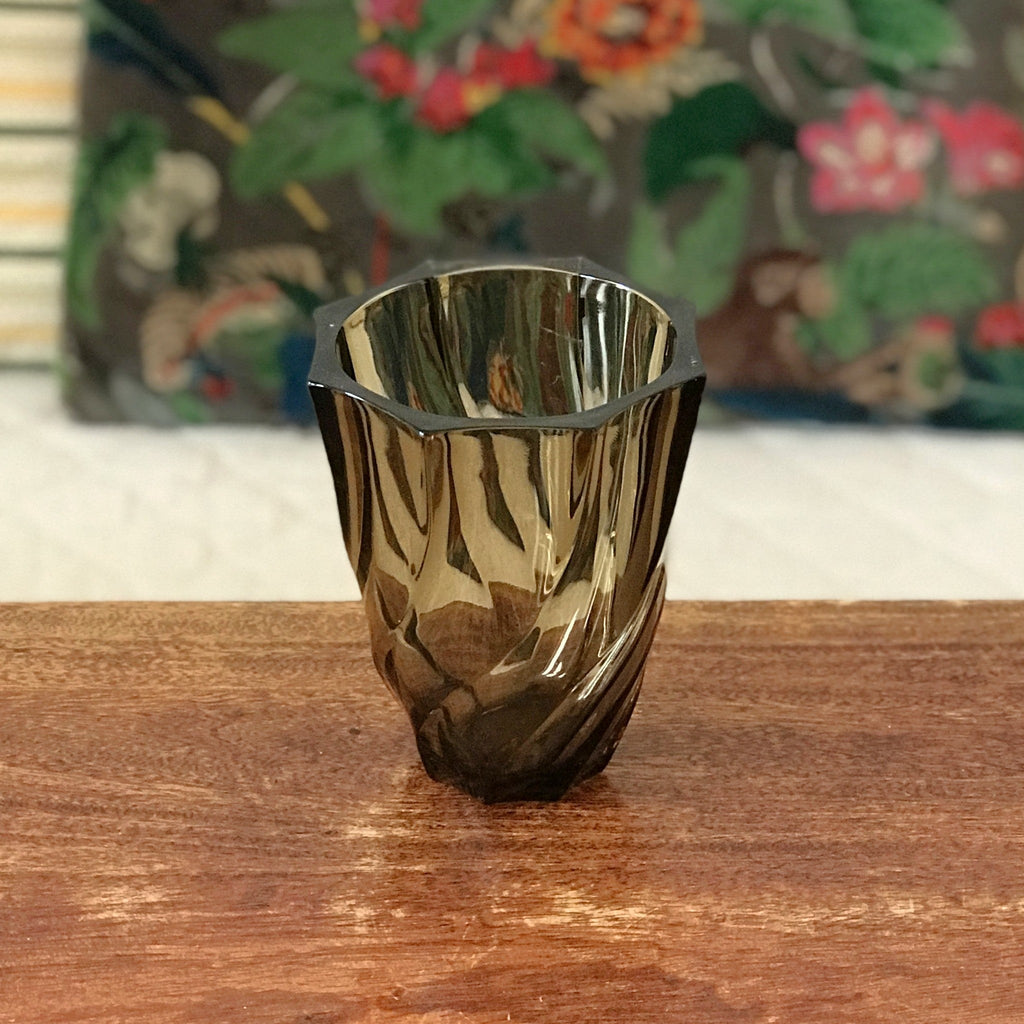 Vase vintage moyen verre fumé torsadé hauteur 13 cm par Hello Broc brocante en ligne
