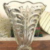 Vase en verre moulé aux parois en relief de style Art Déco sur pied forme évasée par Hello Broc brocante en ligne